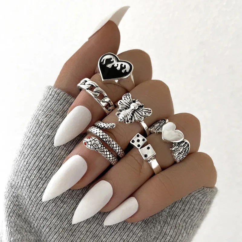 6pcs/set Vintage Heart Butterfly Snake Dice Ring Set for Women Girl Silver Color Carved Geometric Joint Rings Anillos Party Gift
6pcs/set Vintage Heart Butterfly Snake Dice Ring Set for Women Girl Silver Color Carved Geometric Joint Rings Anillos Party Gift