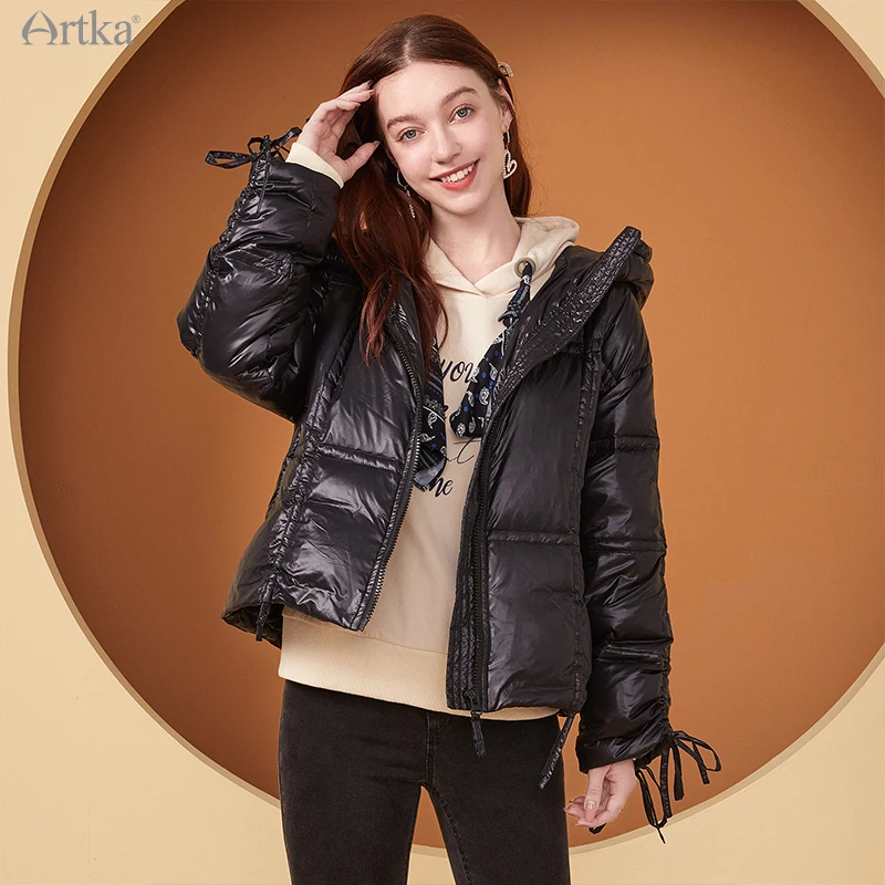 ARTKA 2020 Новая зимняя Женская куртка на пуху модное повседневное 90% Белое пуховое пальто с капюшоном глянцевая и черного цвета для девочек; Пух...
ARTKA 2020 Новая зимняя Женская куртка на пуху модное повседневное 90% Белое пуховое пальто с капюшоном глянцевая и черного цвета для девочек; Пух...