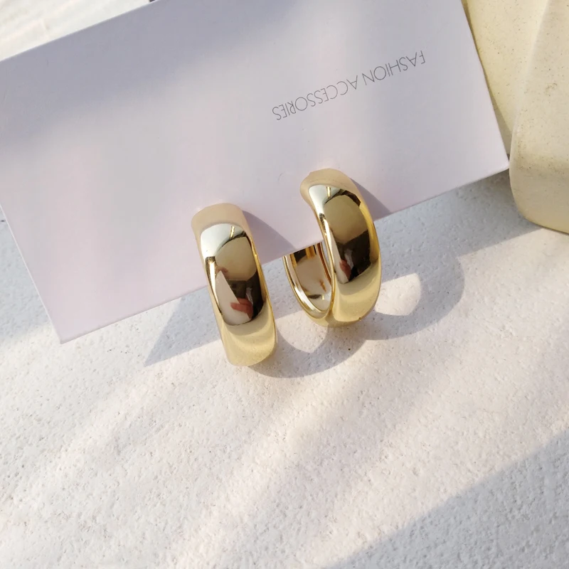 Bohemia Simple Geometric type C stud Earrings Exaggerated personality big ear ring Metallic Earrings Women Accessories
Bohemia Simple Geometric type C stud Earrings Exaggerated personality big ear ring Metallic Earrings Women Accessories