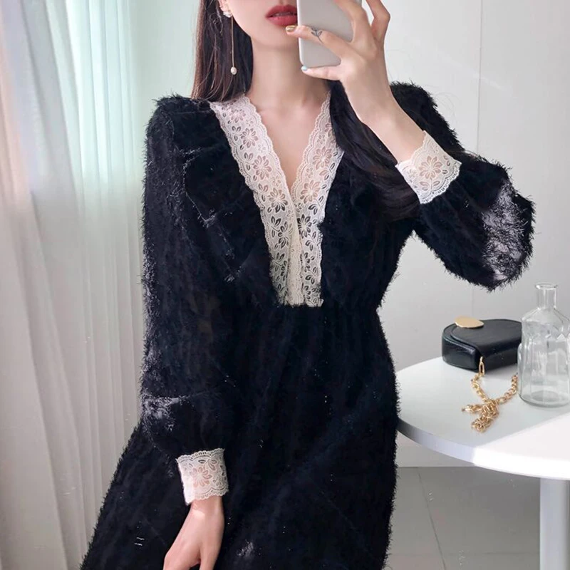 Autumn New Product Temperament Fashion V-neck Lace Stitching Ruffled Mid-length Dress with Fringed Thin High Waist Dress UK924
Autumn New Product Temperament Fashion V-neck Lace Stitching Ruffled Mid-length Dress with Fringed Thin High Waist Dress UK924