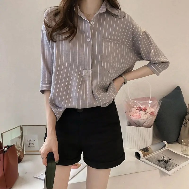 New 3/4-Sleeve Vertical Striped Shirt For Female Students Korean Version Loose And Thin Fat Sister Summer Shirt Shirt
New 3/4-Sleeve Vertical Striped Shirt For Female Students Korean Version Loose And Thin Fat Sister Summer Shirt Shirt