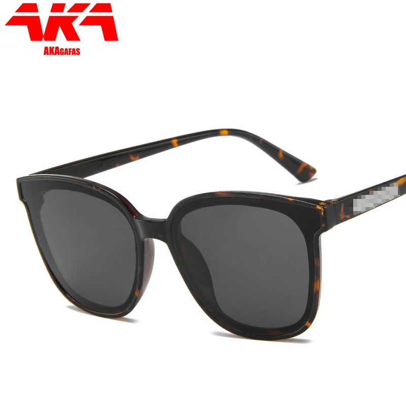 AKAgafas Luxury Sunglasses Women Square Brand Designer Retro Oversized Sun Glasses for Men 2021 Vintage Male Oculos Feminino
AKAgafas Luxury Sunglasses Women Square Brand Designer Retro Oversized Sun Glasses for Men 2021 Vintage Male Oculos Feminino