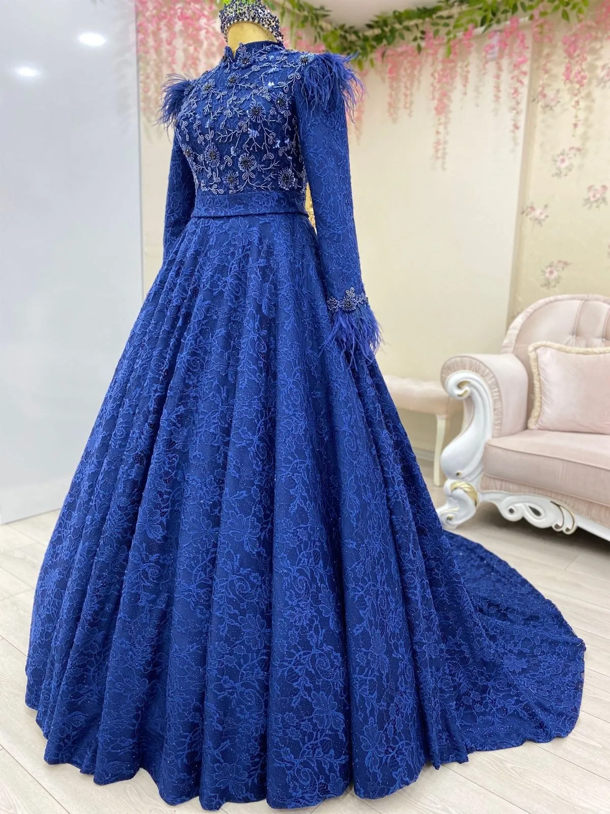Royal Blue Lace Feather Long Sleeve Muslim Prom Dress High Neck Ball Gown Beaded Saudi Arabic Evening Formal Party Gowns платье
Royal Blue Lace Feather Long Sleeve Muslim Prom Dress High Neck Ball Gown Beaded Saudi Arabic Evening Formal Party Gowns платье