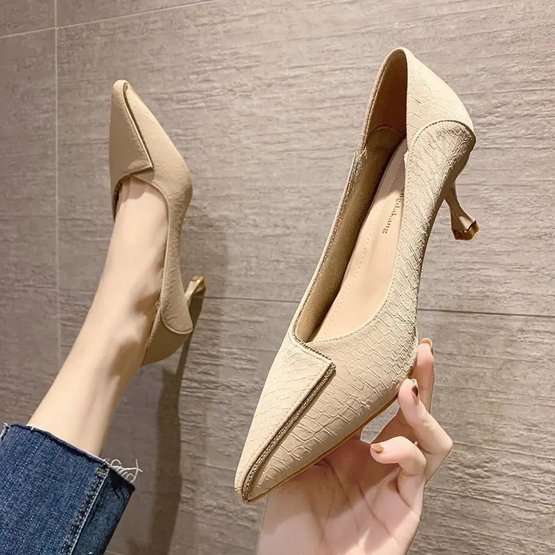 High Heels Women 2021 Spring and Autumn New Pointed Toe Stiletto Buckle All-match Single Shoes Girl Stiletto
High Heels Women 2021 Spring and Autumn New Pointed Toe Stiletto Buckle All-match Single Shoes Girl Stiletto