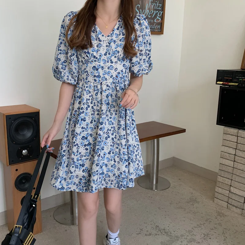 Summer Women V-Neck Chiffon Mini Dress Korean Clothes Vintage Puff Sleeve Floral A-Line Dress Ladies Vestidos
Summer Women V-Neck Chiffon Mini Dress Korean Clothes Vintage Puff Sleeve Floral A-Line Dress Ladies Vestidos