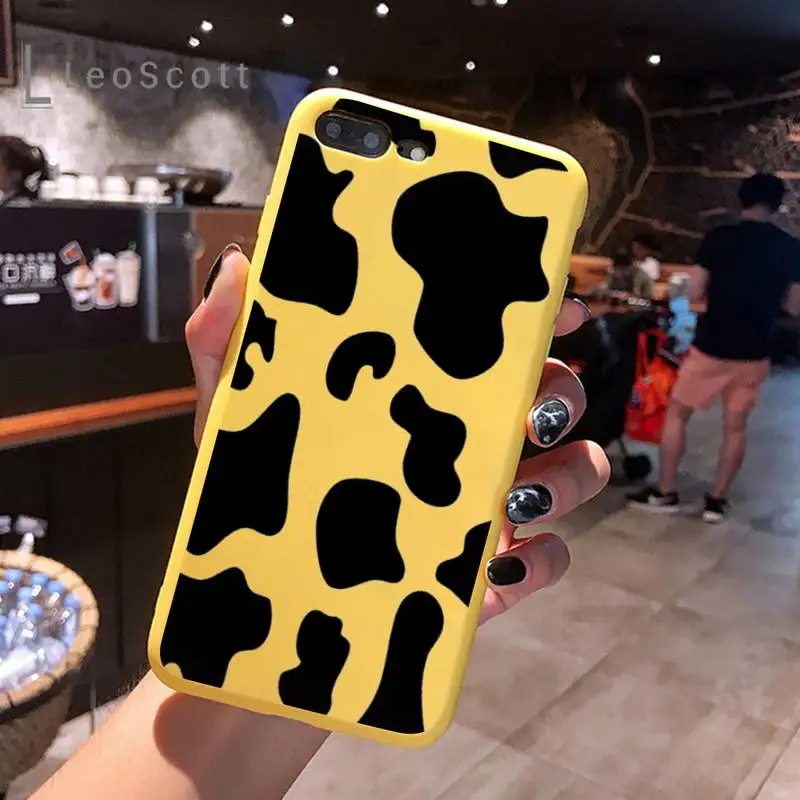 White Black Cow Symbol Pattern Print Phone Case Candy Color for iPhone 6 7 8 11 12 s mini pro X XS XR MAX Plus
White Black Cow Symbol Pattern Print Phone Case Candy Color for iPhone 6 7 8 11 12 s mini pro X XS XR MAX Plus