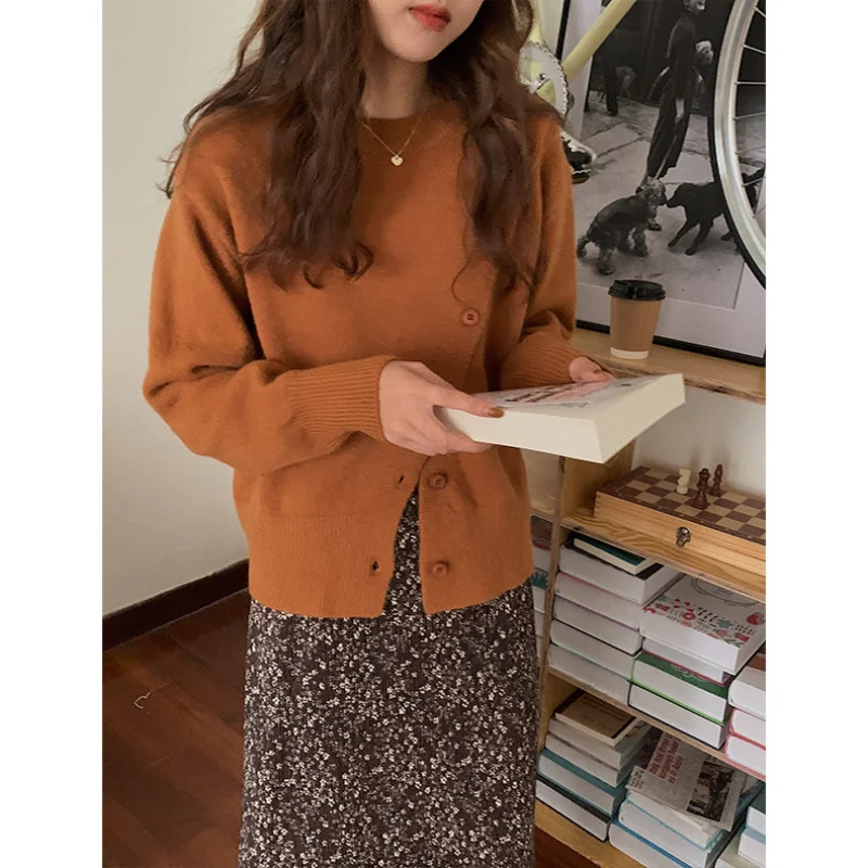Design Sense Round Neck Pullover Long-sleeved Sweater Women's 2021 Winter Fashion New Style Long-sleeved Top Sweater Women
Design Sense Round Neck Pullover Long-sleeved Sweater Women's 2021 Winter Fashion New Style Long-sleeved Top Sweater Women