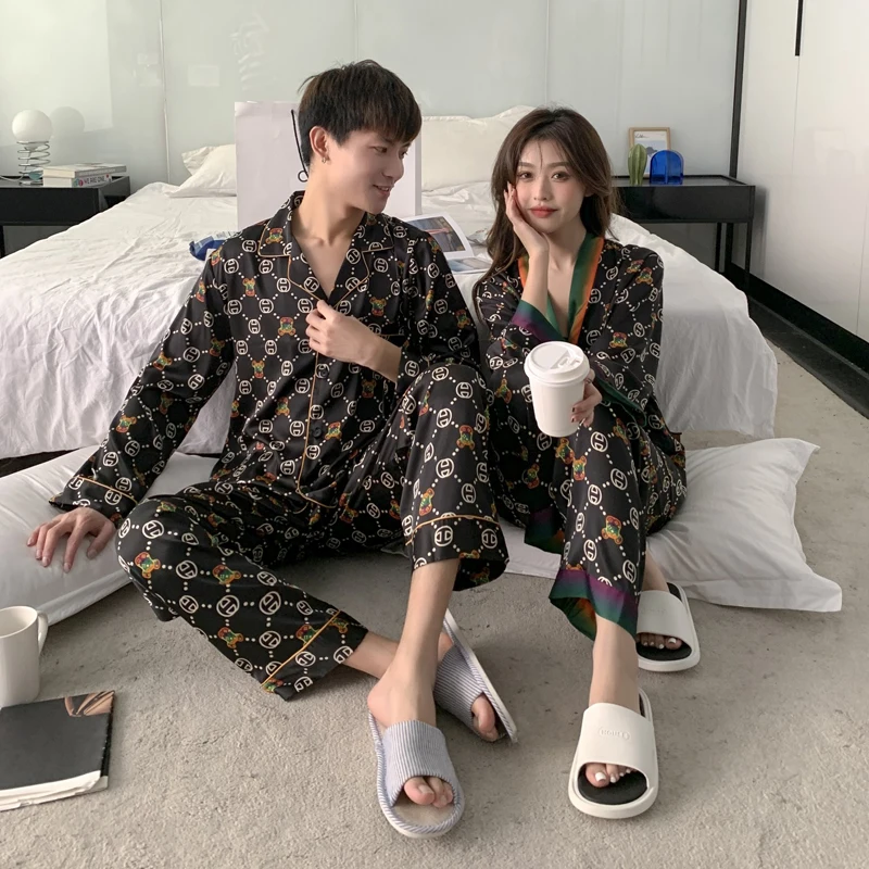 Letter Cross Black Men Women Couple Pajamas Sets Long Sleeve Trousers Ice Silk Pyjamas Loungewear Lover Sleepwear New Arrival
Letter Cross Black Men Women Couple Pajamas Sets Long Sleeve Trousers Ice Silk Pyjamas Loungewear Lover Sleepwear New Arrival