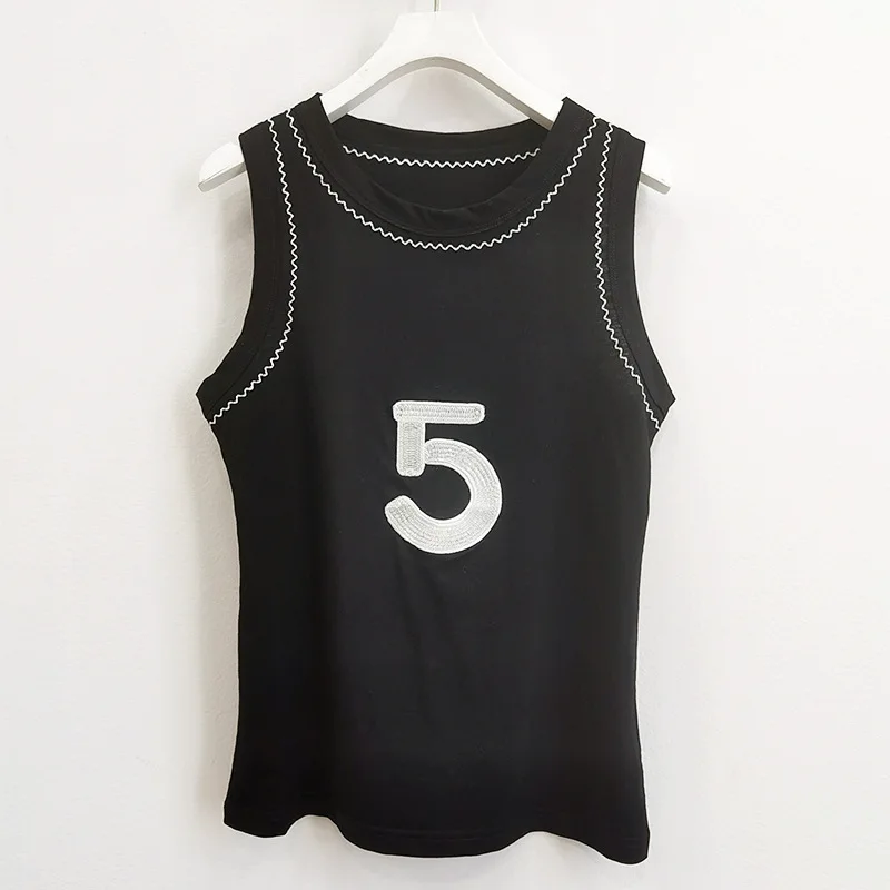 2021 New Summer Sport Women Vest Loose Fashion High Quality Ladies Gilet Casual Elegant Embroidery Female Waistvest T828
2021 New Summer Sport Women Vest Loose Fashion High Quality Ladies Gilet Casual Elegant Embroidery Female Waistvest T828