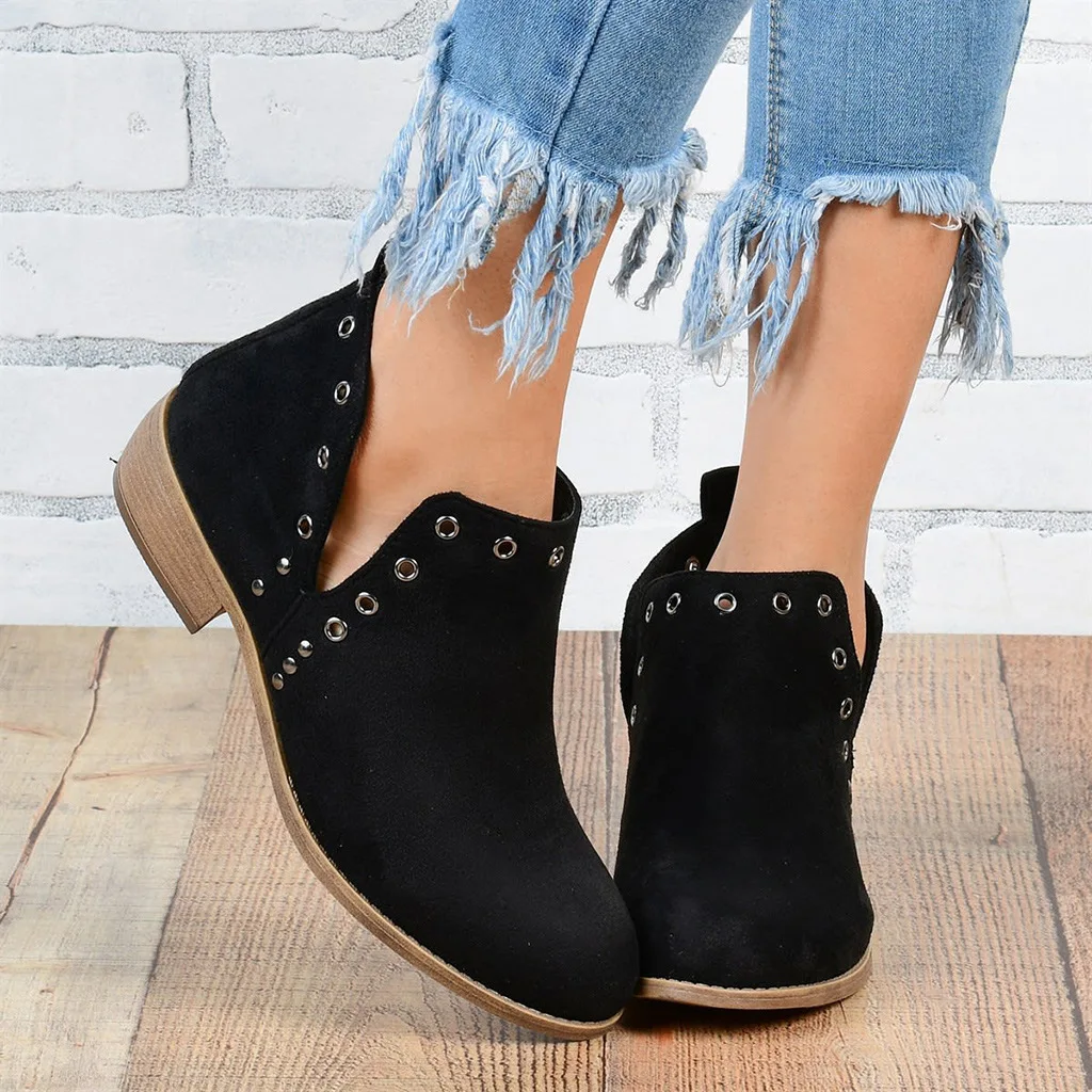 Women's boots new spring and autumn short boots England V pointy thick heel Martin boots rivets fashion wild personality hot
Women's boots new spring and autumn short boots England V pointy thick heel Martin boots rivets fashion wild personality hot