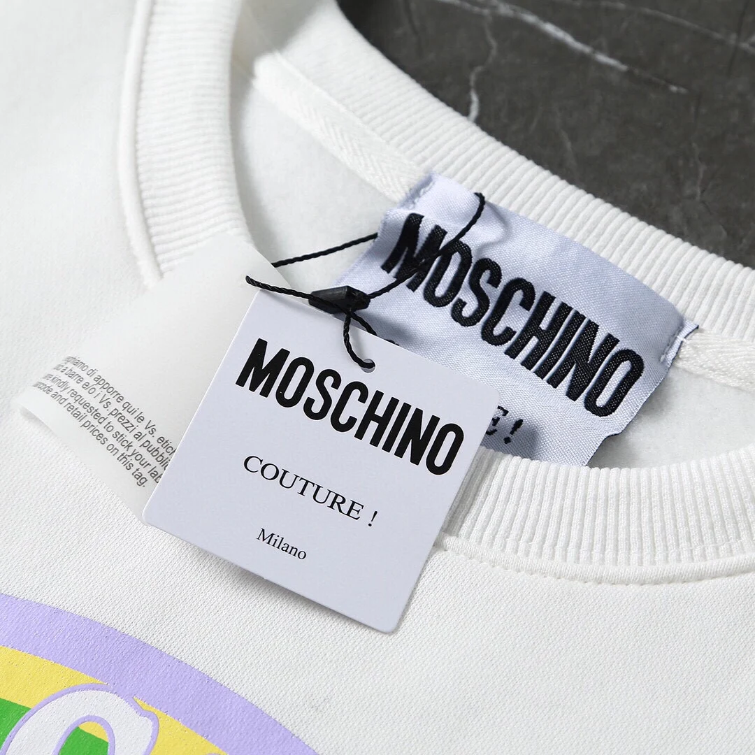 2021 autumn and winter MOSCHINO graffiti bear loose round neck sweater large men's and women's long sleeve printed sweater
2021 autumn and winter MOSCHINO graffiti bear loose round neck sweater large men's and women's long sleeve printed sweater