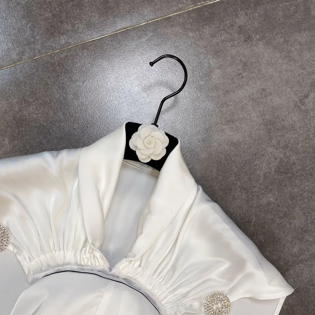 ZCSMLL V-neck cloak waist waist diamond tassel shirt with tooling bag hip half skirt temperament suit 2021 Spring Summer
ZCSMLL V-neck cloak waist waist diamond tassel shirt with tooling bag hip half skirt temperament suit 2021 Spring Summer