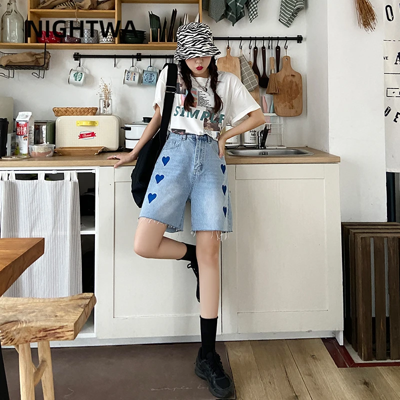 NIGHTWA Street Wear High Waist Denim Shorts Women 2021 New Jean Shorts Women Summer Korean Style Heart embroidery Women Shorts
NIGHTWA Street Wear High Waist Denim Shorts Women 2021 New Jean Shorts Women Summer Korean Style Heart embroidery Women Shorts