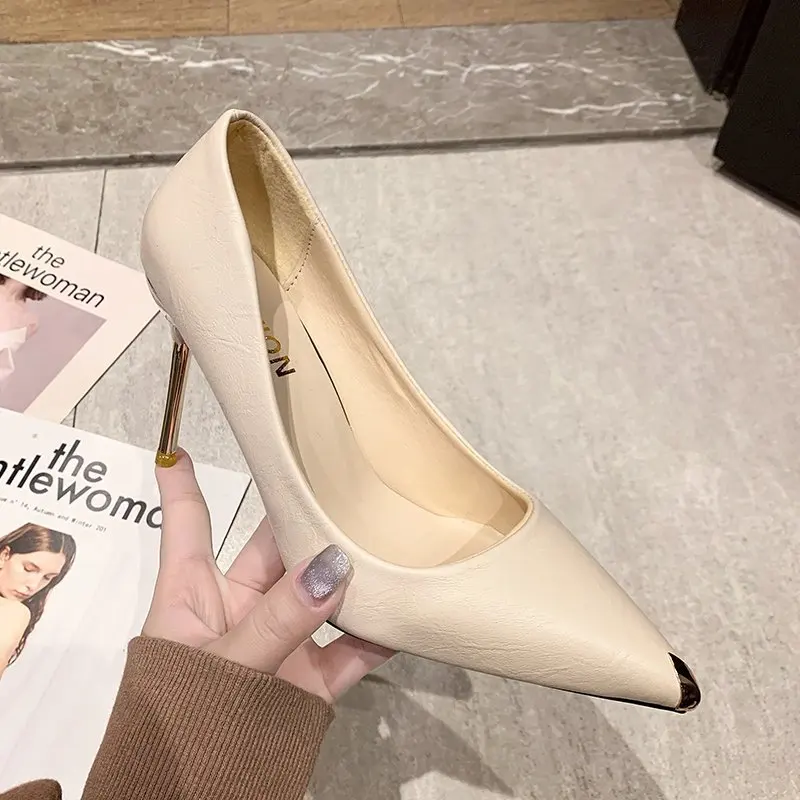 Soft leather 2021 summer shallow Pointed Toe metal decorative Thin Heels black Office & Career wedding party high heels Pumps
Soft leather 2021 summer shallow Pointed Toe metal decorative Thin Heels black Office & Career wedding party high heels Pumps