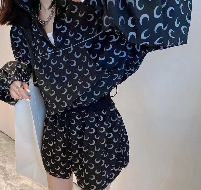 2021 Classic Brand Luxury Design Casual Versatile Chaopai Series Sunscreen Suit Long Sleeve Top Fashion Shorts M2
2021 Classic Brand Luxury Design Casual Versatile Chaopai Series Sunscreen Suit Long Sleeve Top Fashion Shorts M2