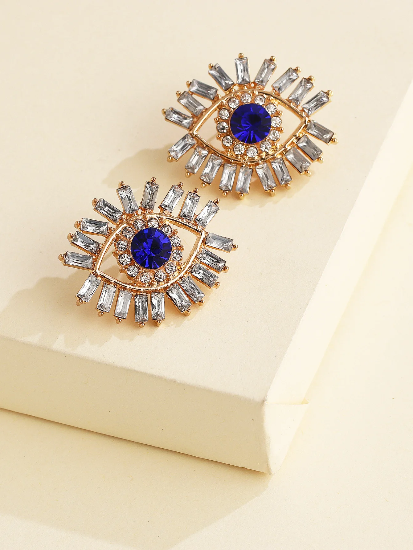 Earrings 2021 Trend Creative Eye Earrings Female Fashion Temperament Earrings Personality Alloy Earrings Jewelry Gifts
Earrings 2021 Trend Creative Eye Earrings Female Fashion Temperament Earrings Personality Alloy Earrings Jewelry Gifts