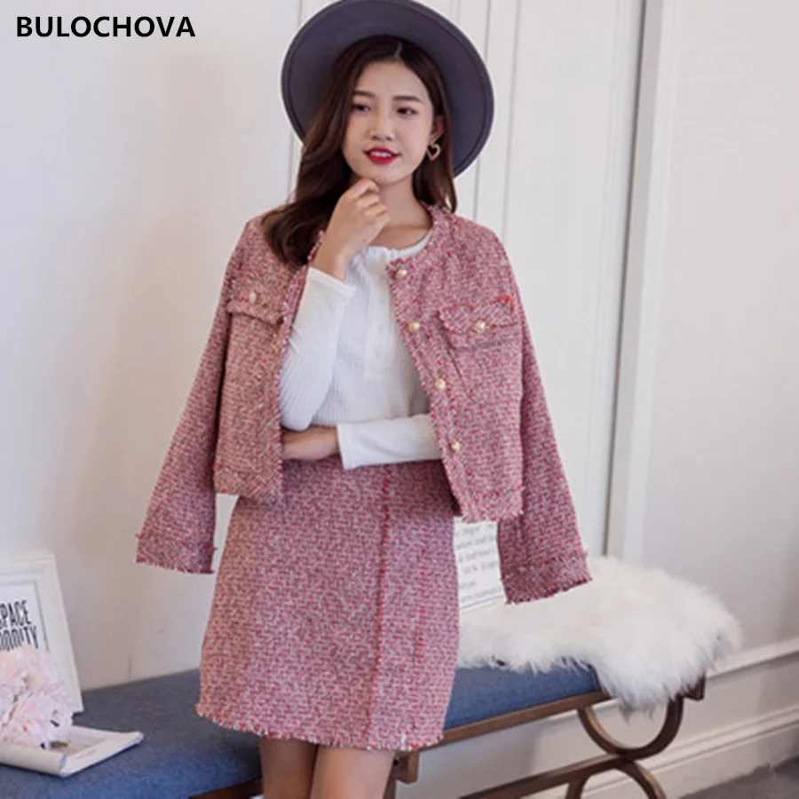 2021 Autumn Winter Ladies Single-Breasted Big Size Tweed Wool Suit Tassel Short Jacket Coat + Mini Skirt 2 Piece Sets for Women
2021 Autumn Winter Ladies Single-Breasted Big Size Tweed Wool Suit Tassel Short Jacket Coat + Mini Skirt 2 Piece Sets for Women