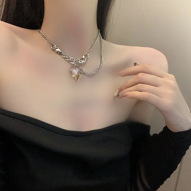 2021 Fashion Exaggerated Transparent Champagne Crystal Heart Pendant Necklace for Women Shiny Rhinestone Chain Clavicle
2021 Fashion Exaggerated Transparent Champagne Crystal Heart Pendant Necklace for Women Shiny Rhinestone Chain Clavicle