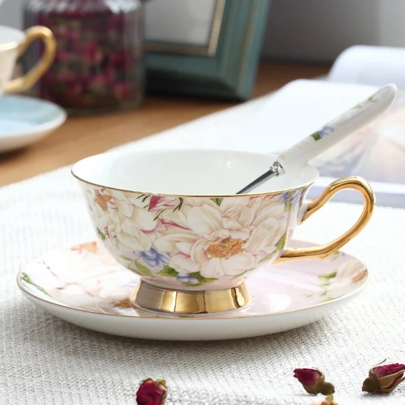 European style bone china Coffee Cups, ceramic coffee cup, creative afternoon teacup, English Mug cup with Saucer spoon 200ml
European style bone china Coffee Cups, ceramic coffee cup, creative afternoon teacup, English Mug cup with Saucer spoon 200ml