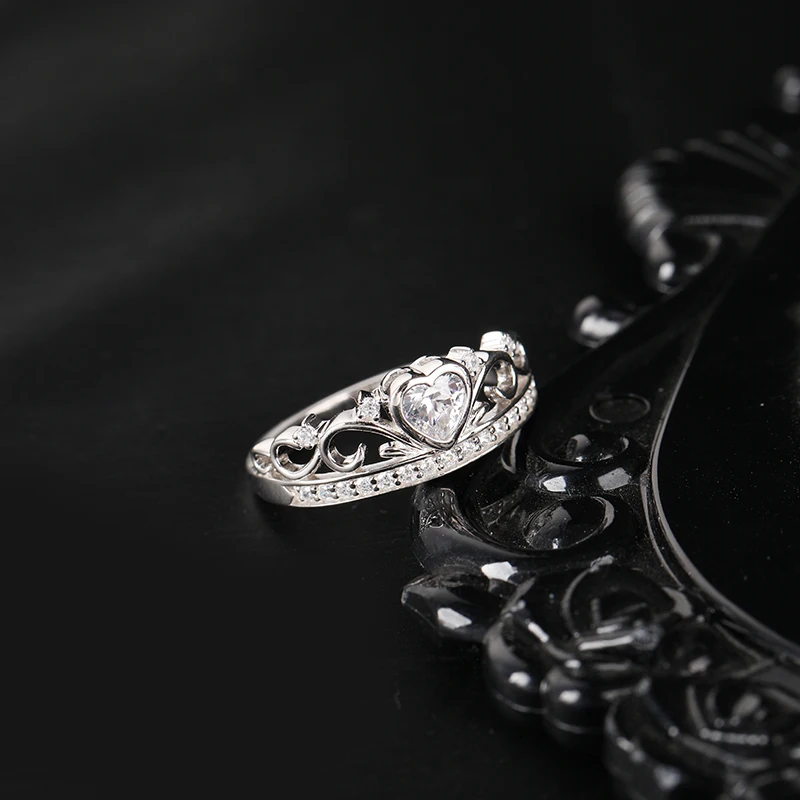 Fashionable 925 Sterling Silver Crown Ring Exquisite Heart-Shaped Ring Women's Jewelry Suitable For Women's Jewelry
Fashionable 925 Sterling Silver Crown Ring Exquisite Heart-Shaped Ring Women's Jewelry Suitable For Women's Jewelry