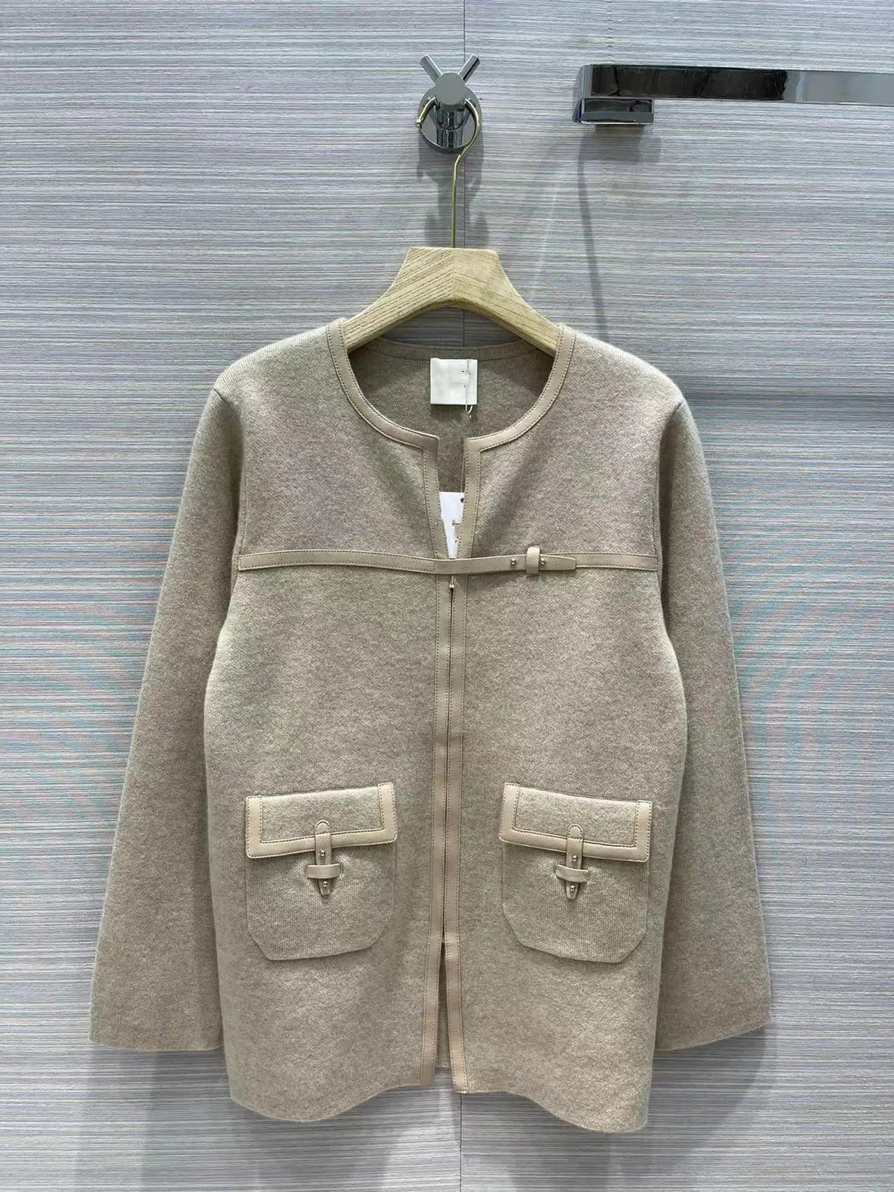 Fyion 2021 New Autumn Winter Knitted Cardigan Coat Women Solid Retro Sweater Coat Runway Design Cashmere Cardigans
Fyion 2021 New Autumn Winter Knitted Cardigan Coat Women Solid Retro Sweater Coat Runway Design Cashmere Cardigans