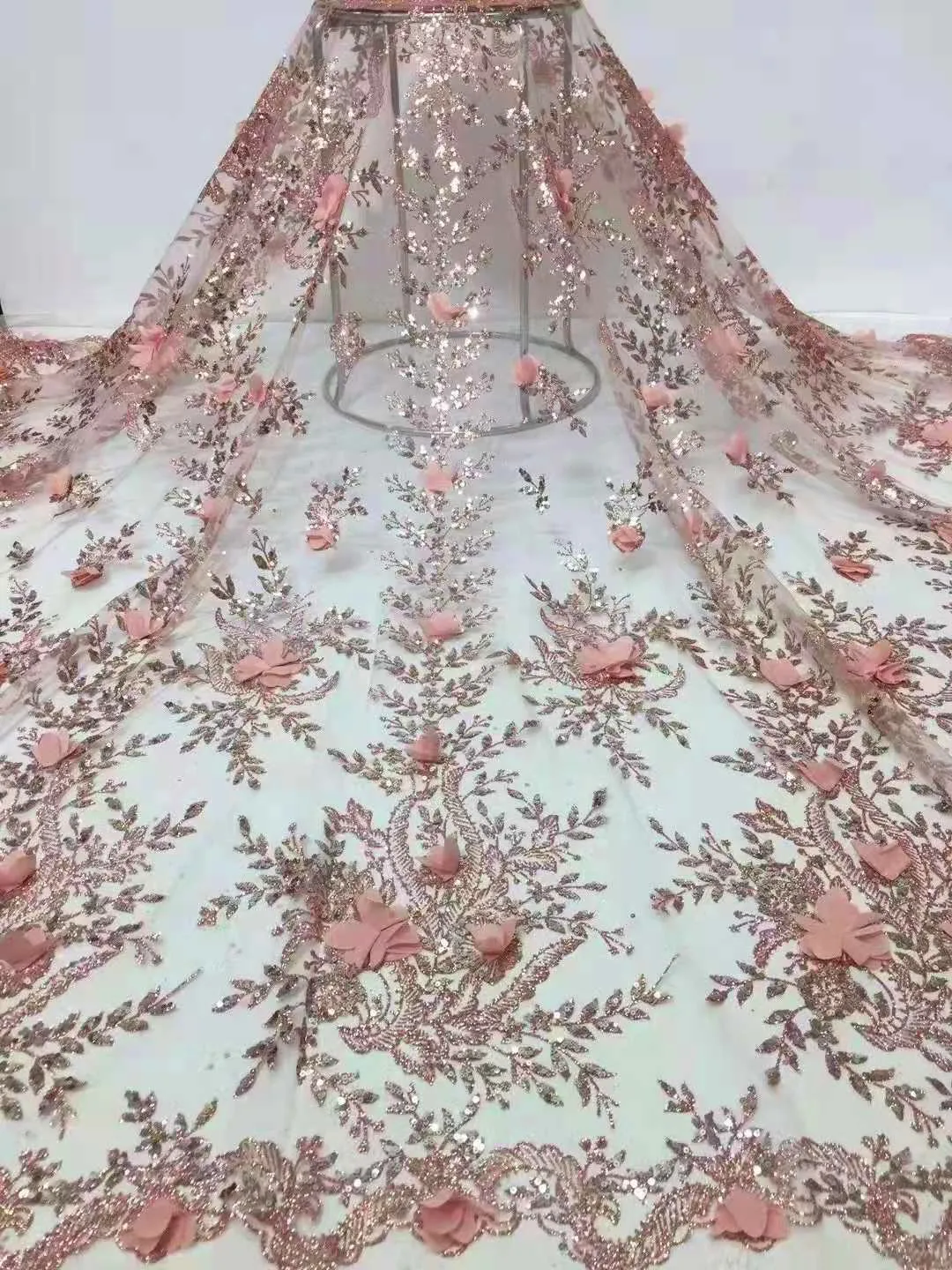 High qualtiy Glued glitter lace African fabric 3D Flowers Embroidered French tulle net lace For Partydress wedding dress
High qualtiy Glued glitter lace African fabric 3D Flowers Embroidered French tulle net lace For Partydress wedding dress