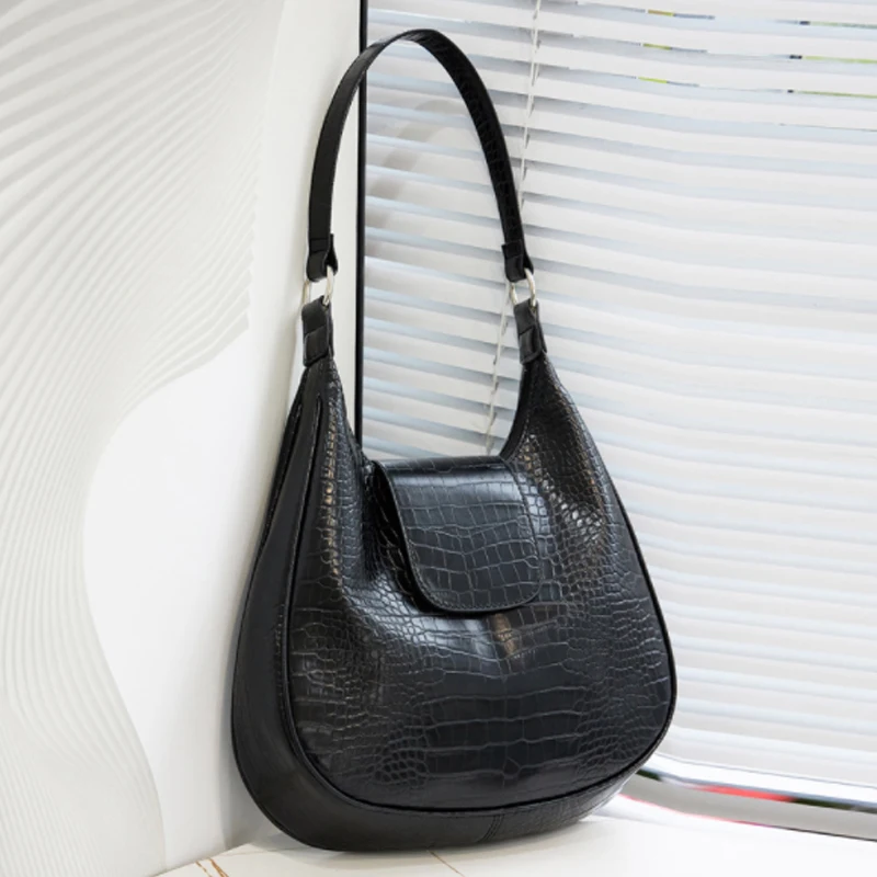 Black Shoulder Crossbody Bag 2021 Winter New Design High Capacity Tote Bag Women's Bag Shoulder Bag
Black Shoulder Crossbody Bag 2021 Winter New Design High Capacity Tote Bag Women's Bag Shoulder Bag