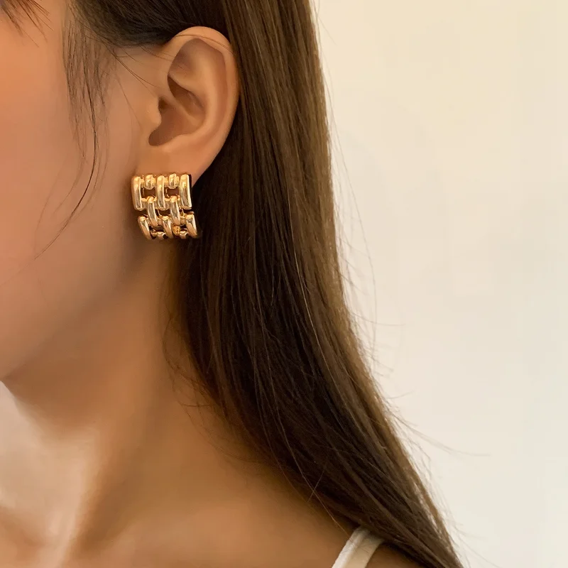 Women Jewelry Metal Hollow Earrings 2021 New Design Hot Selling Golden Silvery Color Geometric Earrings For Women Party Gifts
Women Jewelry Metal Hollow Earrings 2021 New Design Hot Selling Golden Silvery Color Geometric Earrings For Women Party Gifts