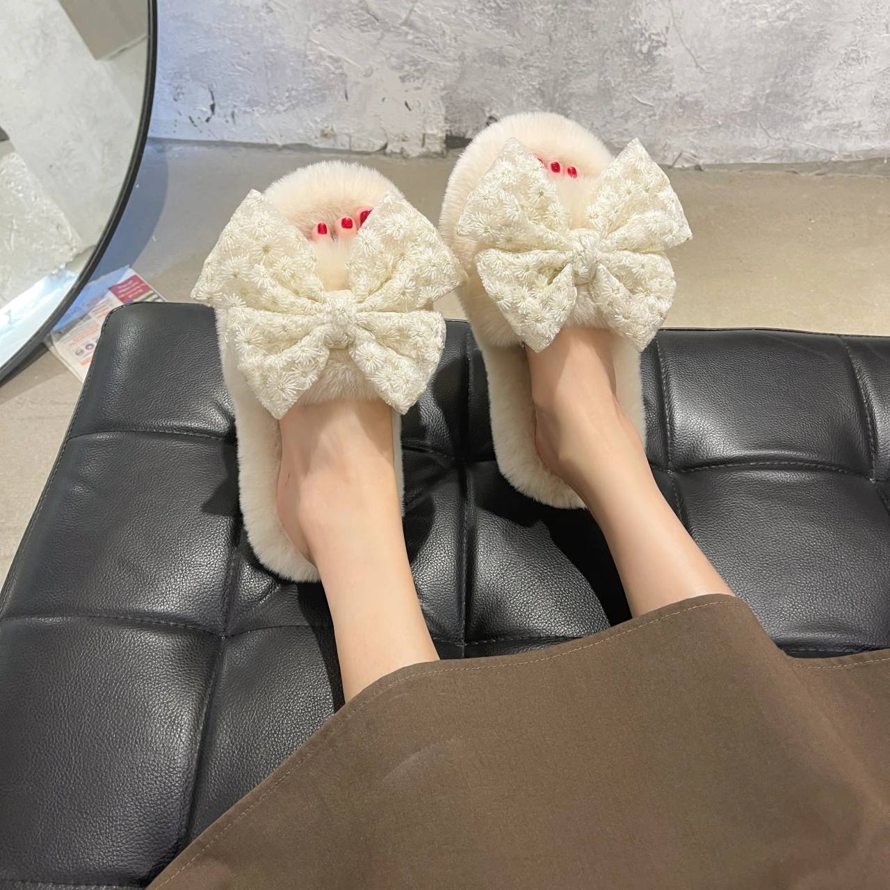2021 New Faux Fur Slippers Women Winter With Bow-Knot Slippers For Home Warm Ladies' Slippers House Fluffy Indoor Slipper Woman
2021 New Faux Fur Slippers Women Winter With Bow-Knot Slippers For Home Warm Ladies' Slippers House Fluffy Indoor Slipper Woman