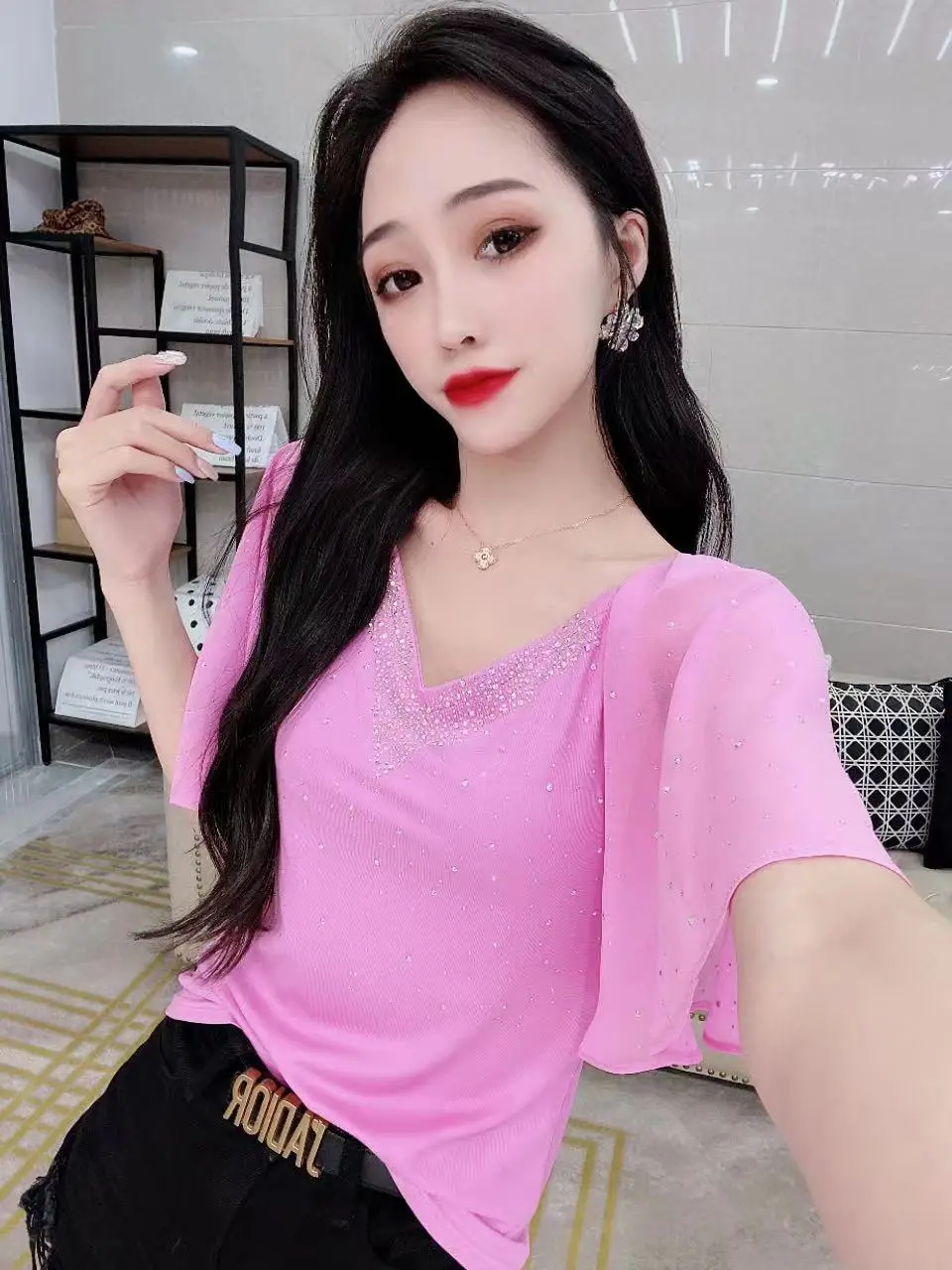 2021 Summer V-neck Diamond Ruffled Raglan Sleeve Tee Slim Fit Fashion Women Top New Fashion European Pullover Ladies T-shirt
2021 Summer V-neck Diamond Ruffled Raglan Sleeve Tee Slim Fit Fashion Women Top New Fashion European Pullover Ladies T-shirt