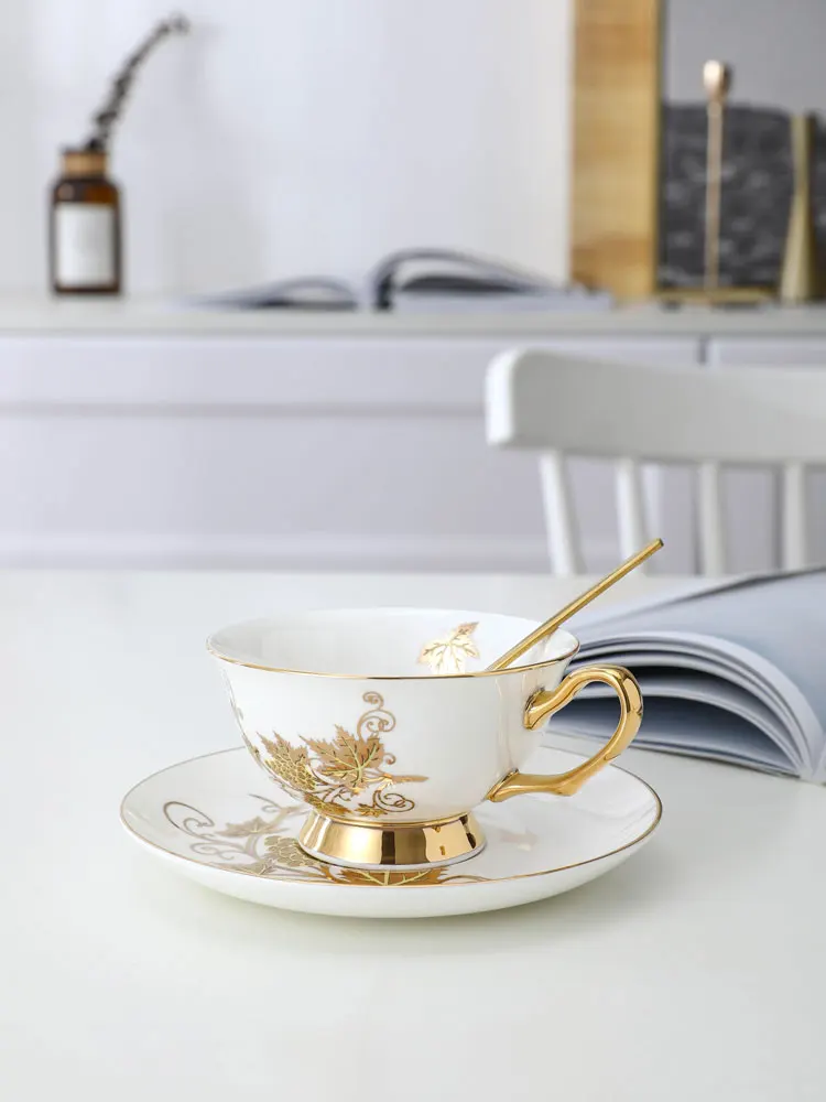 

Новинка, кофейные чашки и блюдца в британском стиле, легкий роскошный предмет, набор для послеобеденного чая, фарфоровая чайная чашка, дизай...