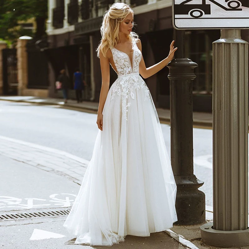 Exquisite A-line Sleeveless Wedding Gowns 2021 Applique Beading Sweep Train Tulle V-neck Bridal Dresses
Exquisite A-line Sleeveless Wedding Gowns 2021 Applique Beading Sweep Train Tulle V-neck Bridal Dresses