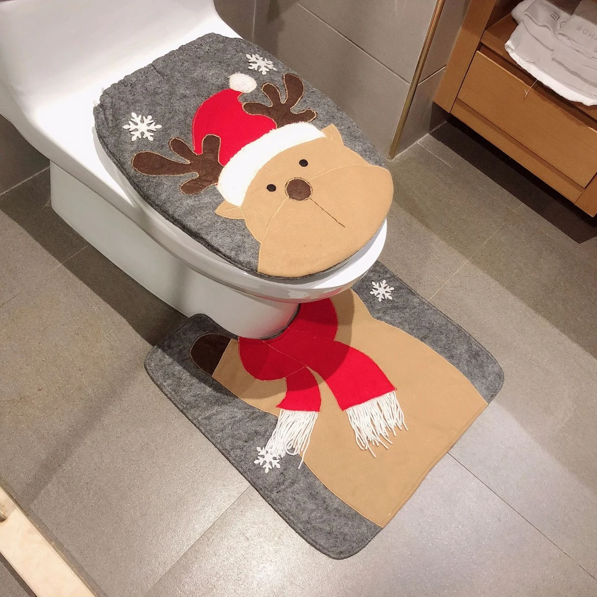 Christmas Decor Toilet Seat Cover Not Disposable Warmer Seat Lid Warm Soft Toilet Cover Seat Mat Set Pad Cushion Protector WC
Christmas Decor Toilet Seat Cover Not Disposable Warmer Seat Lid Warm Soft Toilet Cover Seat Mat Set Pad Cushion Protector WC