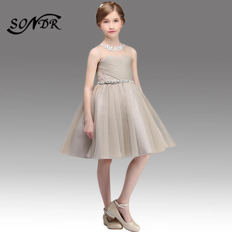 Элегантные бальные платья для девочек с цветами HT119, платья для девочек с круглым вырезом и серыми цветами, платье с аппликацией и кристаллами длиной до колена, Тюлевое Цветочное платье для девочек
Элегантные бальные платья для девочек с цветами HT119, платья для девочек с круглым вырезом и серыми цветами, платье с аппликацией и кристаллами длиной до колена, Тюлевое Цветочное платье для девочек