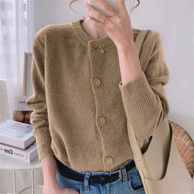 Knitted Cashmere Sweater Cardigan Women Vintage Long Sleeve Elegant Jumper Solid Wool Knit Autumn Winter Outwear Single Breasted
Knitted Cashmere Sweater Cardigan Women Vintage Long Sleeve Elegant Jumper Solid Wool Knit Autumn Winter Outwear Single Breasted