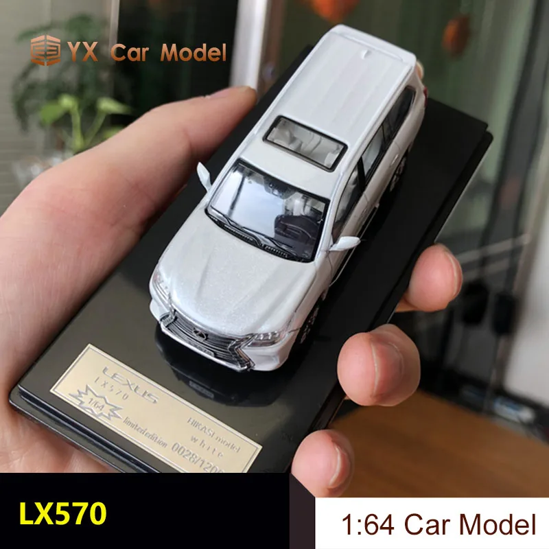 Модель автомобиля из сплава, модель игрушечного украшения 1:64 Lexus LX570
Модель автомобиля из сплава, модель игрушечного украшения 1:64 Lexus LX570