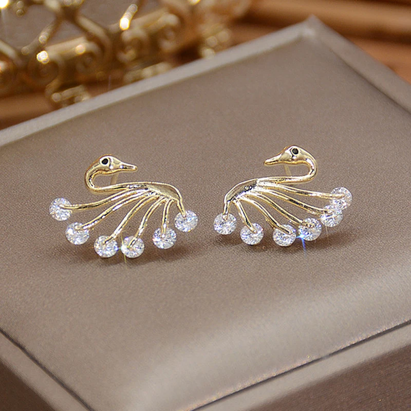 Minimalist Cute Tiny Crystal Swan Earring for Women Top Quality AAA Bling Zirconia Stud Earrings Charm Pendant Jewelry Gift
Minimalist Cute Tiny Crystal Swan Earring for Women Top Quality AAA Bling Zirconia Stud Earrings Charm Pendant Jewelry Gift