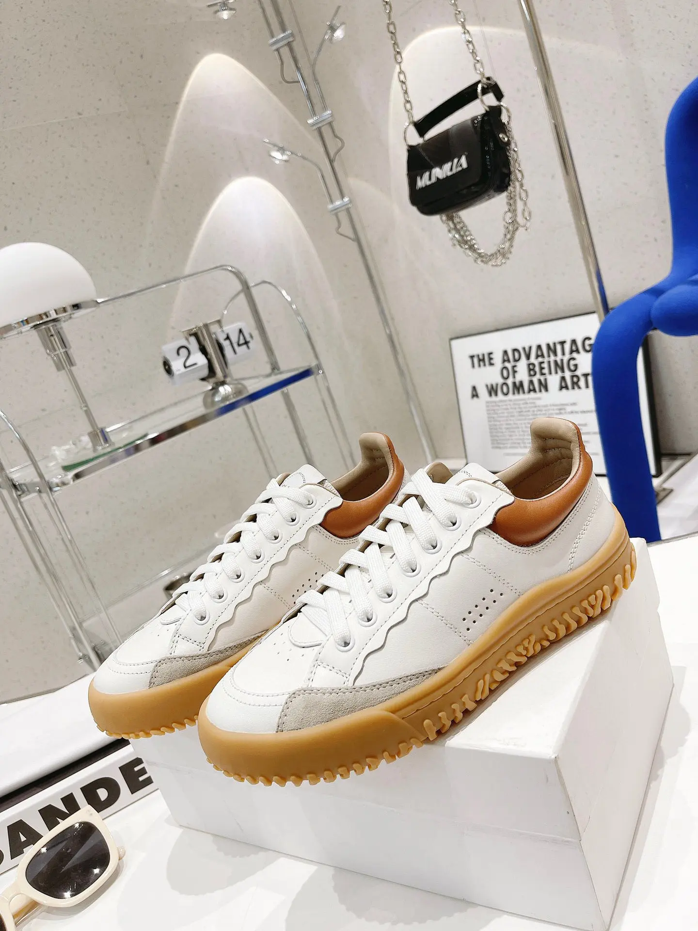 Кроссовки женские из натуральной кожи, роскошные модные дизайнерские Лоскутные туфли на толстой подошве, со шнуровкой, повседневная обувь ...
Кроссовки женские из натуральной кожи, роскошные модные дизайнерские Лоскутные туфли на толстой подошве, со шнуровкой, повседневная обувь ...