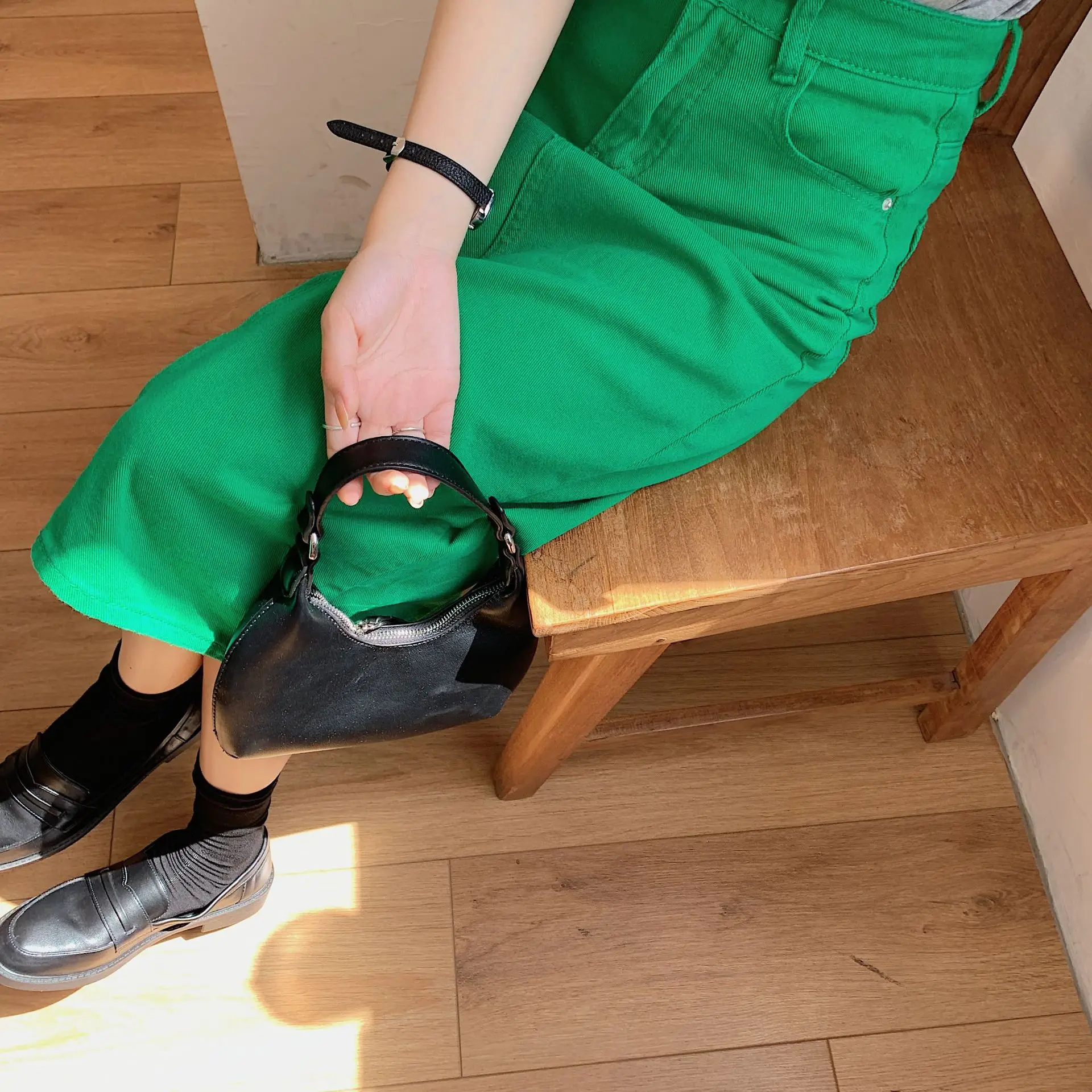 2021 Spring Summer New Fashion High Waist Split Package Hip Step Denim Skirt Knee-length Jeans Skirt 
2021 Spring Summer New Fashion High Waist Split Package Hip Step Denim Skirt Knee-length Jeans Skirt