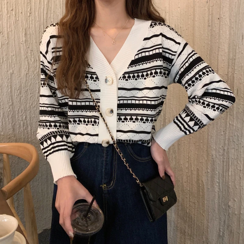 Jersey Mujer Print Long Sleeve Women Sweater Spring Autumn Korean Style Knit Cardigan Women Loose V-Neck Open Stitch Pull Femme
Jersey Mujer Print Long Sleeve Women Sweater Spring Autumn Korean Style Knit Cardigan Women Loose V-Neck Open Stitch Pull Femme