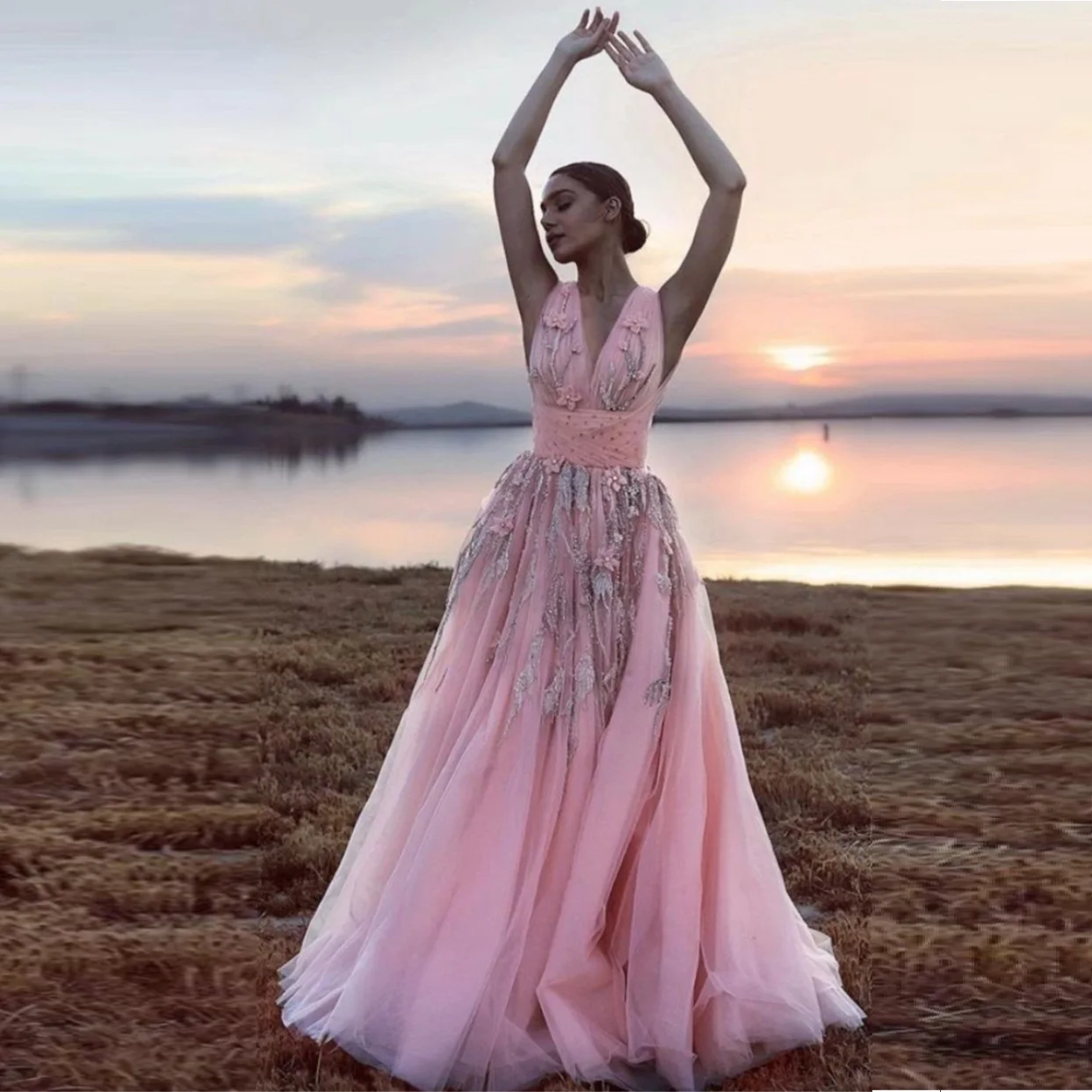 Elegant Pink Prom Dress V-Neck Applique Floral Dress Sequins Beaded Floor Length Tulle Dress Photoshoot Elegant Evening Dresses
Elegant Pink Prom Dress V-Neck Applique Floral Dress Sequins Beaded Floor Length Tulle Dress Photoshoot Elegant Evening Dresses
