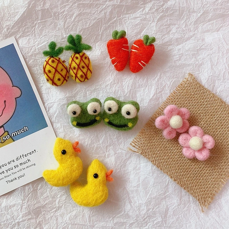 Fashion Cartoon Bear Fruit Flowers Plush Brooches for Couple Girls Daily Party Lovely Breastpin Coat Bags Decoration Accessories
Fashion Cartoon Bear Fruit Flowers Plush Brooches for Couple Girls Daily Party Lovely Breastpin Coat Bags Decoration Accessories