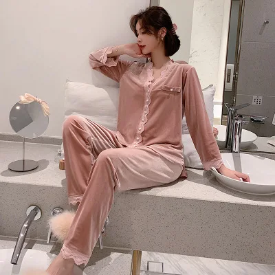 New trendy gold velvet ladies pajamas long sleeve trousers autumn and winter two piece suit home service can be worn outside
New trendy gold velvet ladies pajamas long sleeve trousers autumn and winter two piece suit home service can be worn outside