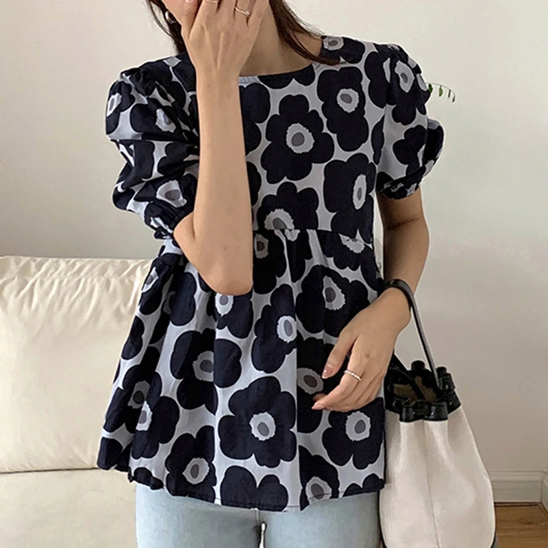 Alien Kitty 2021 New Summer Girls Hot Chic Loose High Waist Vintage Stylish Sweet Tops Floral T-Shirts Elegant Puff Sleeve 
Alien Kitty 2021 New Summer Girls Hot Chic Loose High Waist Vintage Stylish Sweet Tops Floral T-Shirts Elegant Puff Sleeve