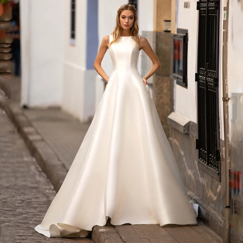 Eightree Simple Satin Wedding Dress 2021 O-neck Backless Sleeveless A-Line Wedding Gowns Summer Princess Dress Women Custom Size
Eightree Simple Satin Wedding Dress 2021 O-neck Backless Sleeveless A-Line Wedding Gowns Summer Princess Dress Women Custom Size