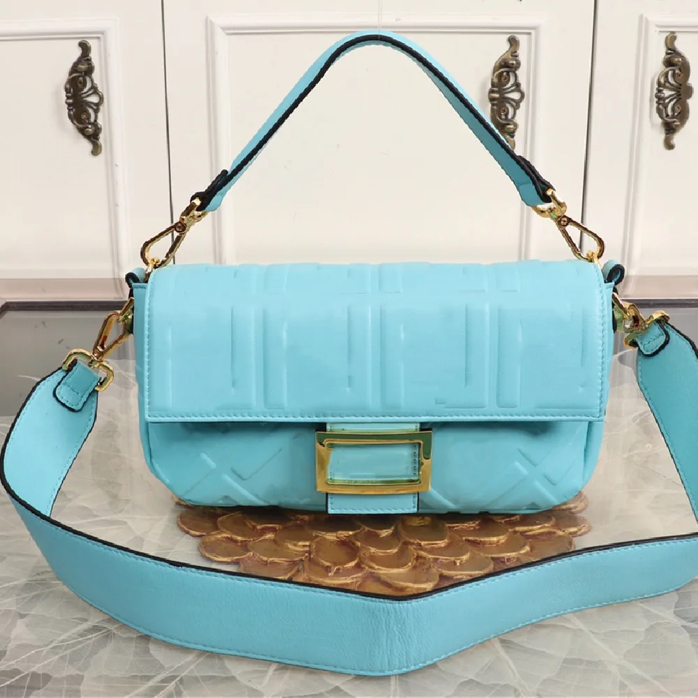 2021 hot sale fashion mini baguette one-shoulder messenger bag 
2021 hot sale fashion mini baguette one-shoulder messenger bag