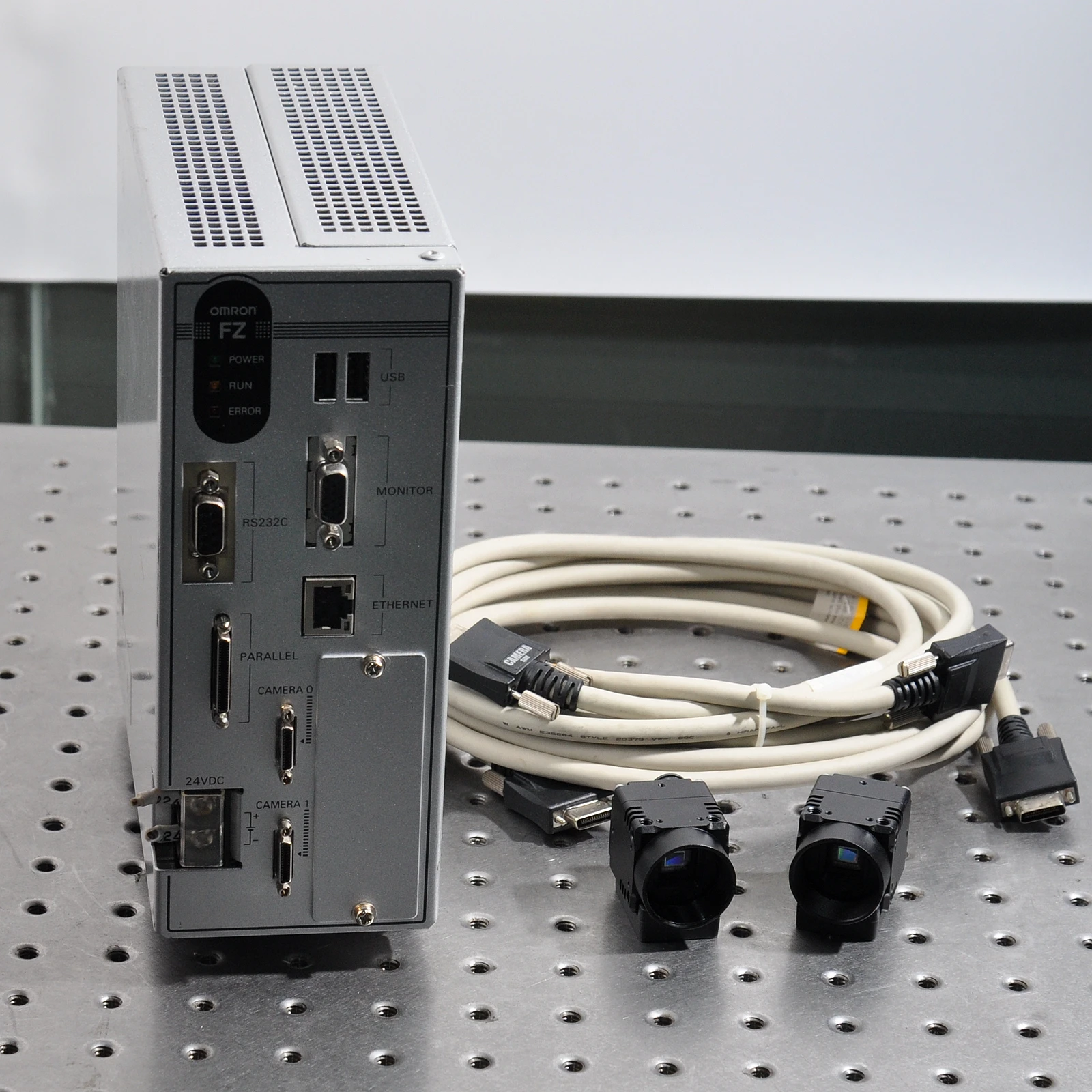 OMRON Omron FZ-S camera FZ4-L350 host FZ-VS line 2 meters complete industrial vision system
OMRON Omron FZ-S camera FZ4-L350 host FZ-VS line 2 meters complete industrial vision system