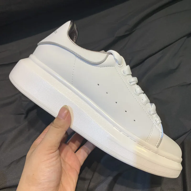 2021 Platforms Shoes Women Chunky Sneakers Woman Sneakers Fashion New Plush Warm Ankle White Shoes Couple Shoes 34-44 Platforms 
2021 Platforms Shoes Women Chunky Sneakers Woman Sneakers Fashion New Plush Warm Ankle White Shoes Couple Shoes 34-44 Platforms