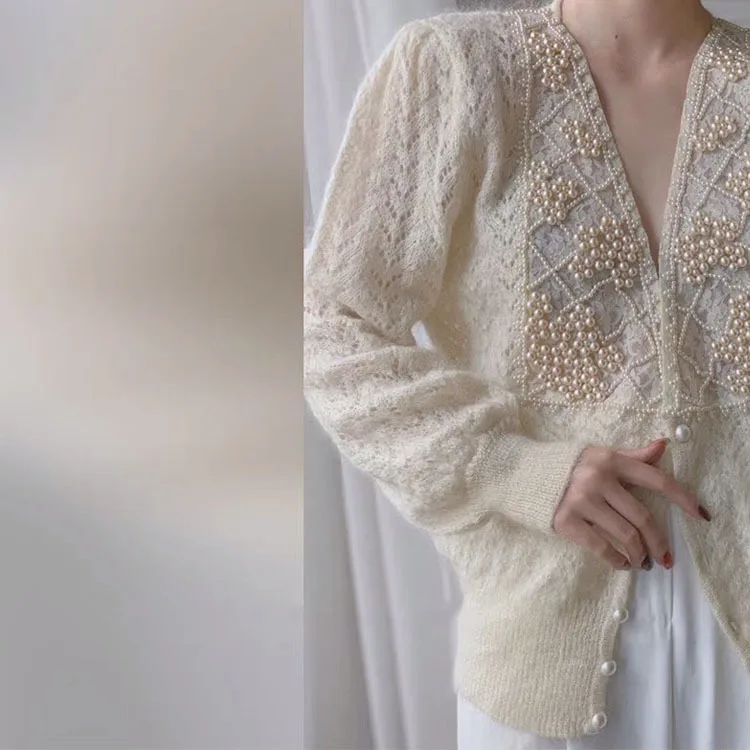 Women's light Cardigan Sweaters Female White Chic Sweater V Neck Single Breasted Sweater Woman Knitted Tops With Pearl
Women's light Cardigan Sweaters Female White Chic Sweater V Neck Single Breasted Sweater Woman Knitted Tops With Pearl