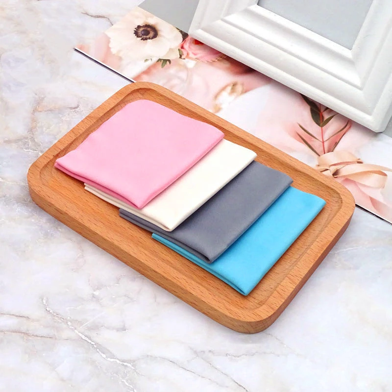 4 Pcs/Set Of Beautiful Colors 14.5*17.5cm Ice Silk Glasses Cloth Microfiber For Glasses Phone Computer Piano Cleaning Wipes 
4 Pcs/Set Of Beautiful Colors 14.5*17.5cm Ice Silk Glasses Cloth Microfiber For Glasses Phone Computer Piano Cleaning Wipes